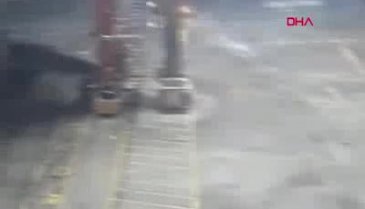Bursa'da otomobil denize böyle uçtu