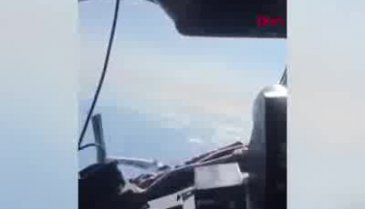 Rusya'da bir pilot, sevgilisini kokpite alarak uçak kullanmayı öğretti