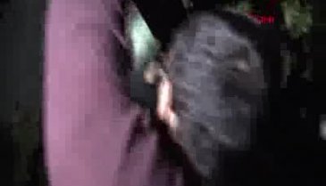 Bursa'da hareketli dakikalar! 'Dur' ihtarına uymayan otomobilin sürücüsü çatıya çıktı, polisle çatıştı