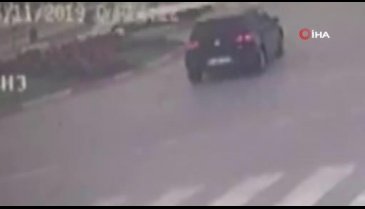 Bursa'da kavşaktaki kaza anı kamerada