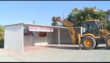 Bursa'da ruhsatsız iş yeri yıkıldı