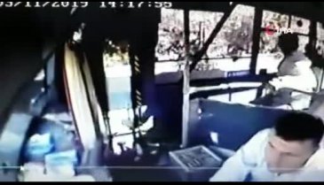 Engelli kartıyla otobüse binen şahıs şoföre saldırdı