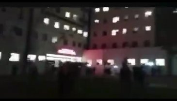 Kız öğrencilerden gece yarısı 'zam' eylemi