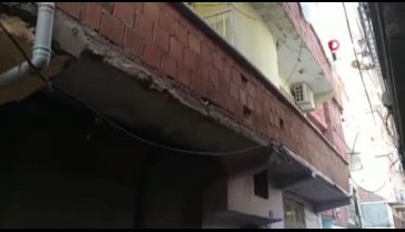 Uyuyan babasının boğazını keserek öldürdü!