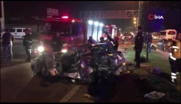 Sakarya'da 4 araç birbirine girdi:1'i bebek 3 ölü, 7 yaralı