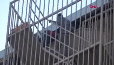 Maaşını isteyen işçiyi patronları feci şekilde dövdü