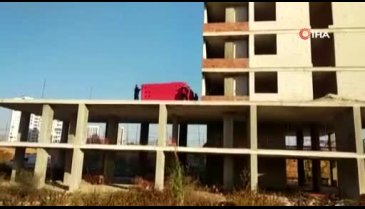 Parasızlıktan intihara kalkıştı, para saçtı
