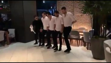 Nusret'in davalık olduğu garson: Her akşam 20:30'da halay çekilen başka restoran var mı?
