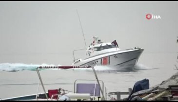 Bursa'da denizin ortasında fenalaşan balıkçıyı sahil güvenlik kurtardı