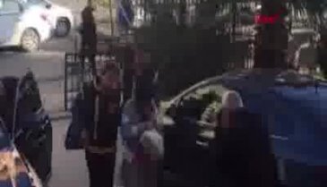 Evlilik dışı doğurduğu bebeği taşların arasına bıraktı