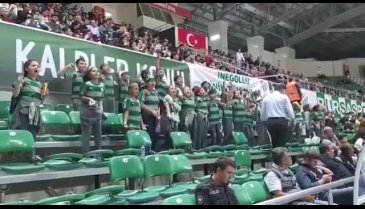 Frutti Extra Bursaspor'dan Vehbi Koç İlkokulu'na sürpriz ziyaret