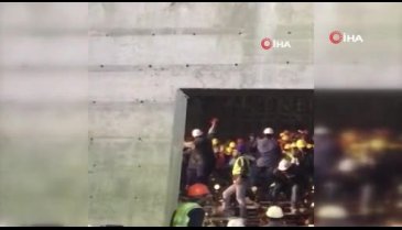 Çöken iskelenin altında mahsur kalan mühendise ulaşıldı