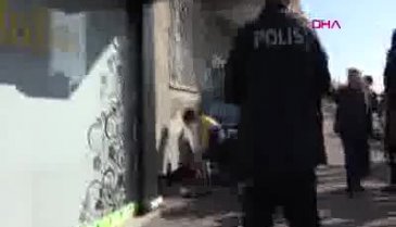 Polise jiletle saldıran şüpheli, çıkan arbedede vuruldu