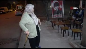 Bursa'da bu mahallede kadınlar çocuklarını kocalarına emanet edip kahveye gidiyor