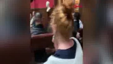 Görme engelli öğrenciyi zorla salondan çıkardılar