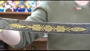 Bursa'da altın işlemeli 218 yıllık kılıcı otomobil fiyatına satışa çıkarttı
