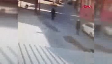Kafasına kamyonet kapağının çarpmasıyla ağır yaralandı