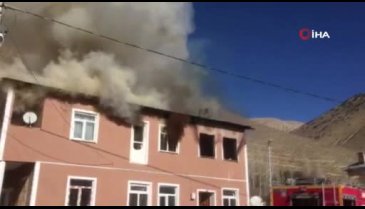 Can pazarı! 3 kişi yangında öldü