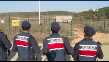 Bursa Dağyenice Göleti'nin çevresindeki kaçak yapılar yıkıldı