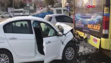 Bursa'da otomobil, otobüse arkadan çarptı: 2 yaralı