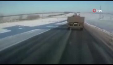 Kazada camdan fırladı, yara almadan kurtuldu