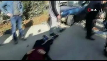 Bursa'da otomobil ile motosiklet kafa kafaya çarpıştı
