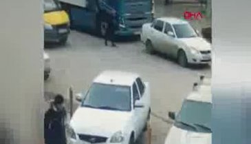 10 yaşındaki çocuk TIR'ın altında kaldı