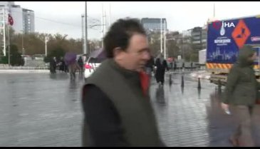 Rüzgar vatandaşlara zor anlar yaşattı
