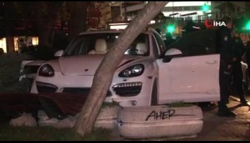 Seyir halindeki lüks cip ve otomobil kurşunlandı