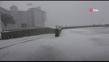 Bursa'da Uludağ'a kar yağdı, rezervasyonlar kilitlendi
