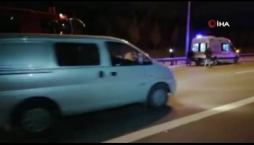 TEM'de otomobil kamyona arkadan çarparak takla attı: 2 ölü, 1 yaralı