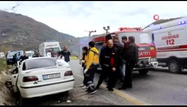 Tır ile otomobil çarpıştı, biri bebek 3 kişi öldü, 2 kişi yaralandı