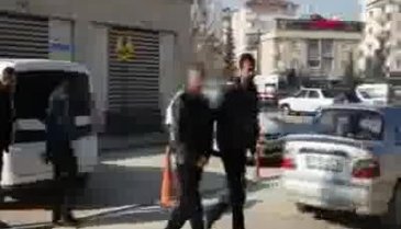 Bursa'da aracına aldı, döverek gasbedip, yola attı