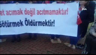 Çıplak ayakla açıklama yaptılar