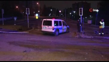 Otomobil polis aracına çarptı: 2'si polis 3 yaralı