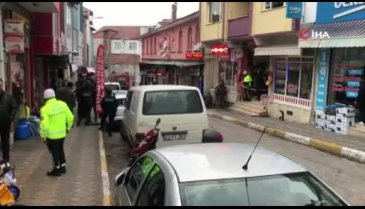Benzin bidonu ve tüfekle berberi rehin aldı