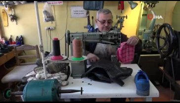 Bursa'da 45 yıldır ayakkabı tamir ediyor