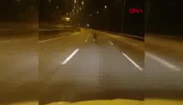 Bursa motosiklet sürücüsünden trafikte tehlikeli hareketler