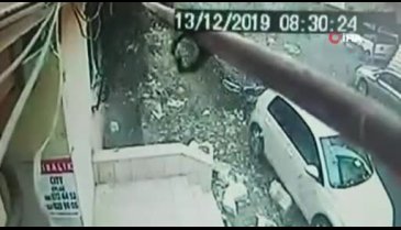 6 katlı binanın çatısı çöktü