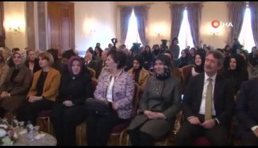 Toplantıda Hülya Koçyiğit'e geçmiş doğum günü için pasta jesti yapıldı