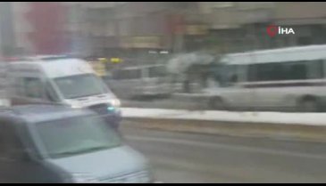 Askerlerin üzerine kaya düştü!