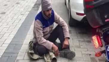 Yediği ceza yüzünden yolda oturma eylemi yaptı