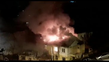 Bursa'da metruk binada yangın