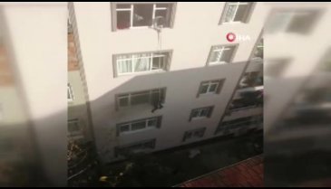 Yangında mahsur kalan hamile kadın ip yardımıyla kurtarıldı