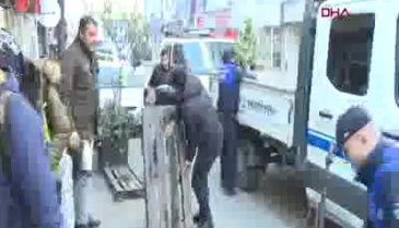 Bursa'da kaldırımlar yayalara kaldı