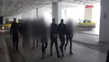 Boğulmak üzere olan 30 göçmeni polis kurtardı