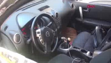 Sevgilisini otomobilde bıçakladı