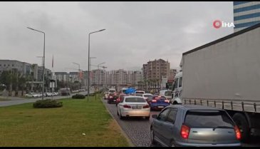 Bursa'da ulaşım durdu! 500 metrelik yol 35 dakika sürdü