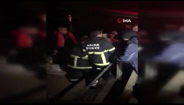 Sele kapılan otomobilde bulunan 5 kişi kurtarıldı
