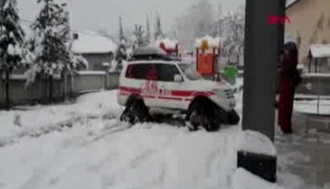 Hemodiyaliz hastaları paletli ambulansla kurtarıldı